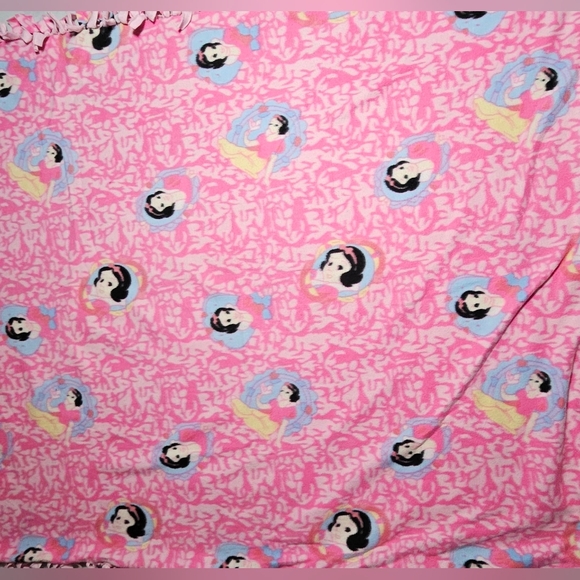 homemade hand tied pink Snow White baby throw blanket  approx. 52" by 60" - Picture 9 of 15